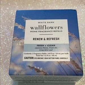 White Barn Wallflowers Home Fragrance Refills - Blue and White